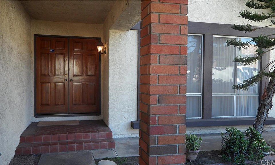 1st image of 921 W Rocky Hill Ave