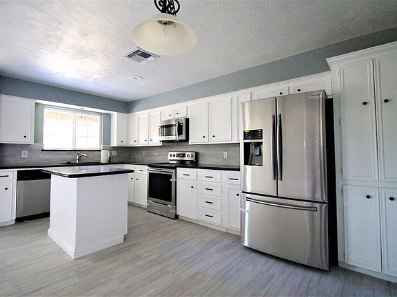 5th image of 10614 Sageberry Dr