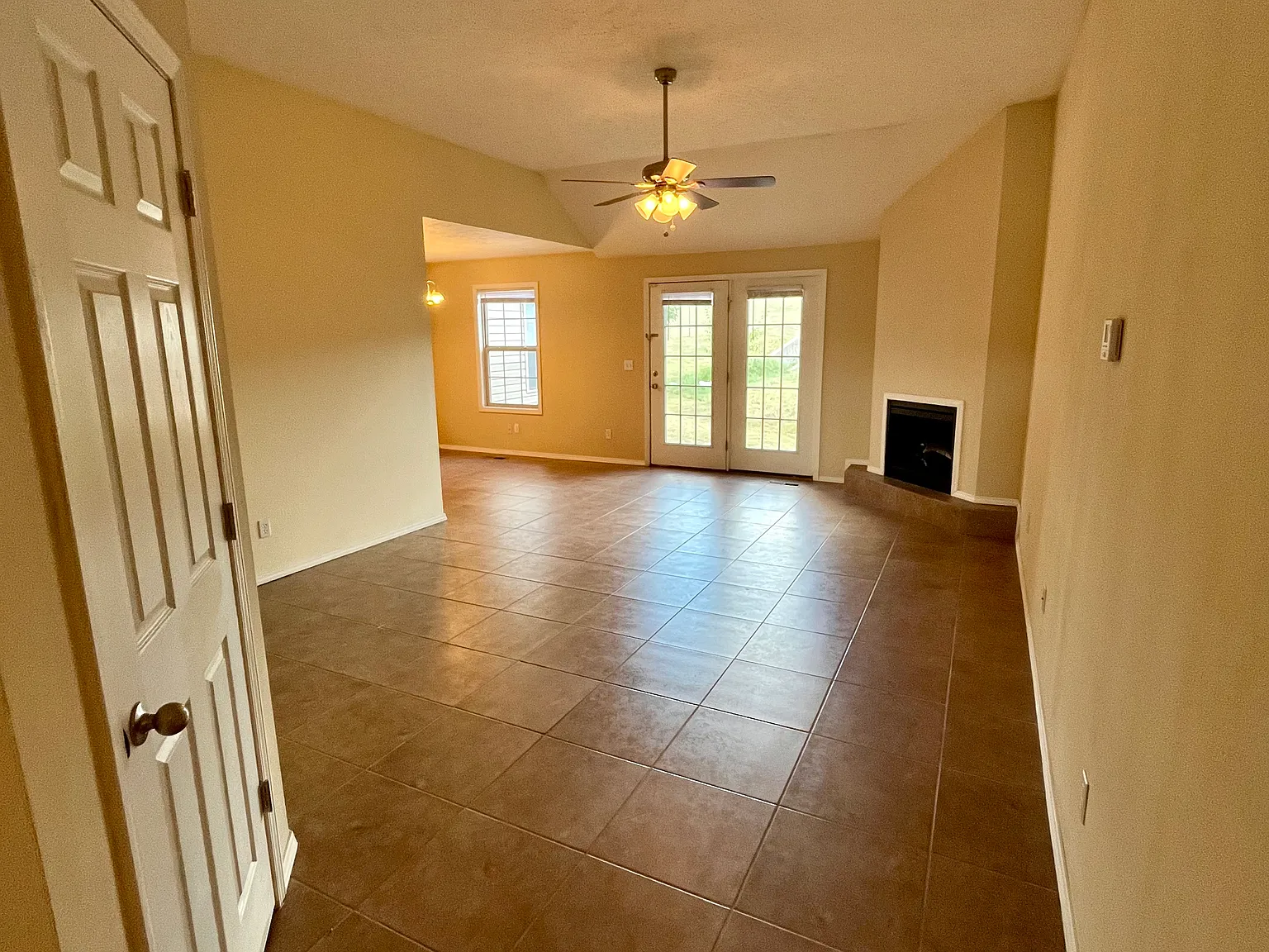 1918 S Bryson Cir — Photo 4