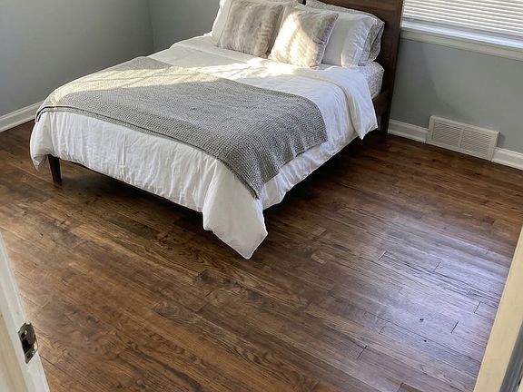 5th image of 17540 Pinehurst Ave