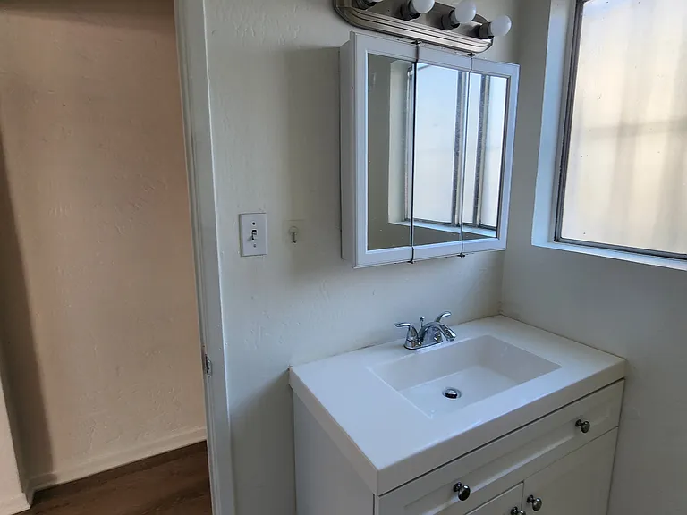 5050 Cass Street — Photo 27