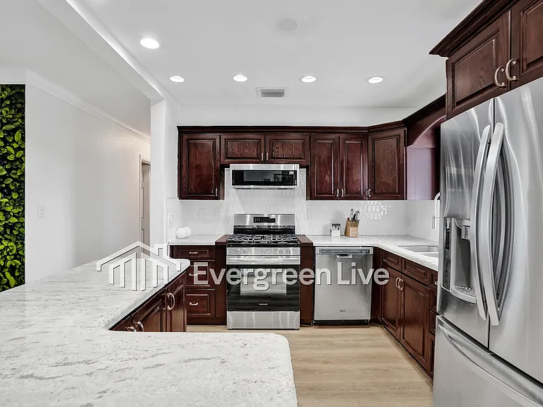 1115 SW 4th Ave — Photo 9