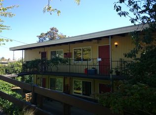 4060 30th Ave SW APT 4, Seattle, WA 98126