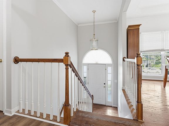 3rd image of 120 Kentwood Trl