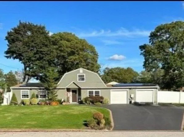 7 Library Lane, Holbrook, NY 11741