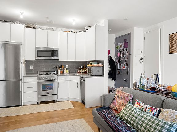 4th image of 1149 Bedford Ave #3B