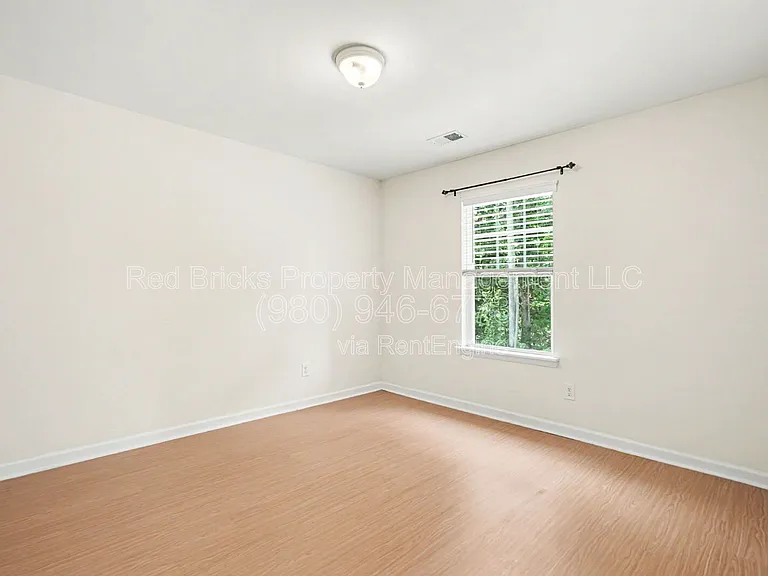 10420 Benfield Rd — Photo 24