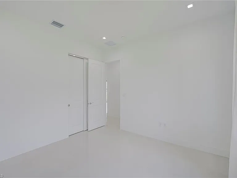 4775 Quercia Dr — Photo 17