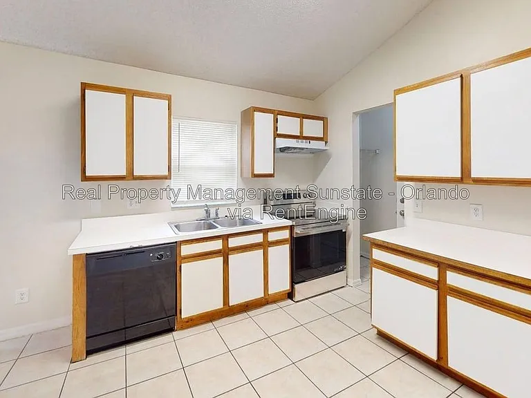 9711 Red Clover Ave — Photo 4