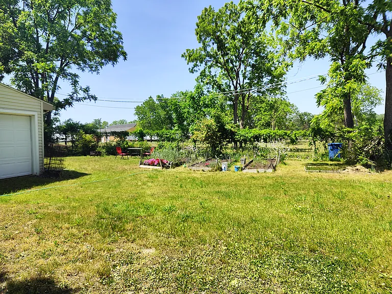 Jarvis Ave — Photo 13