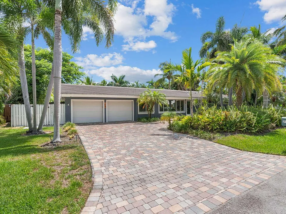 2528 NE 26th Ter