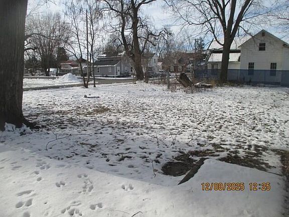 3rd image of 443 Davids St
