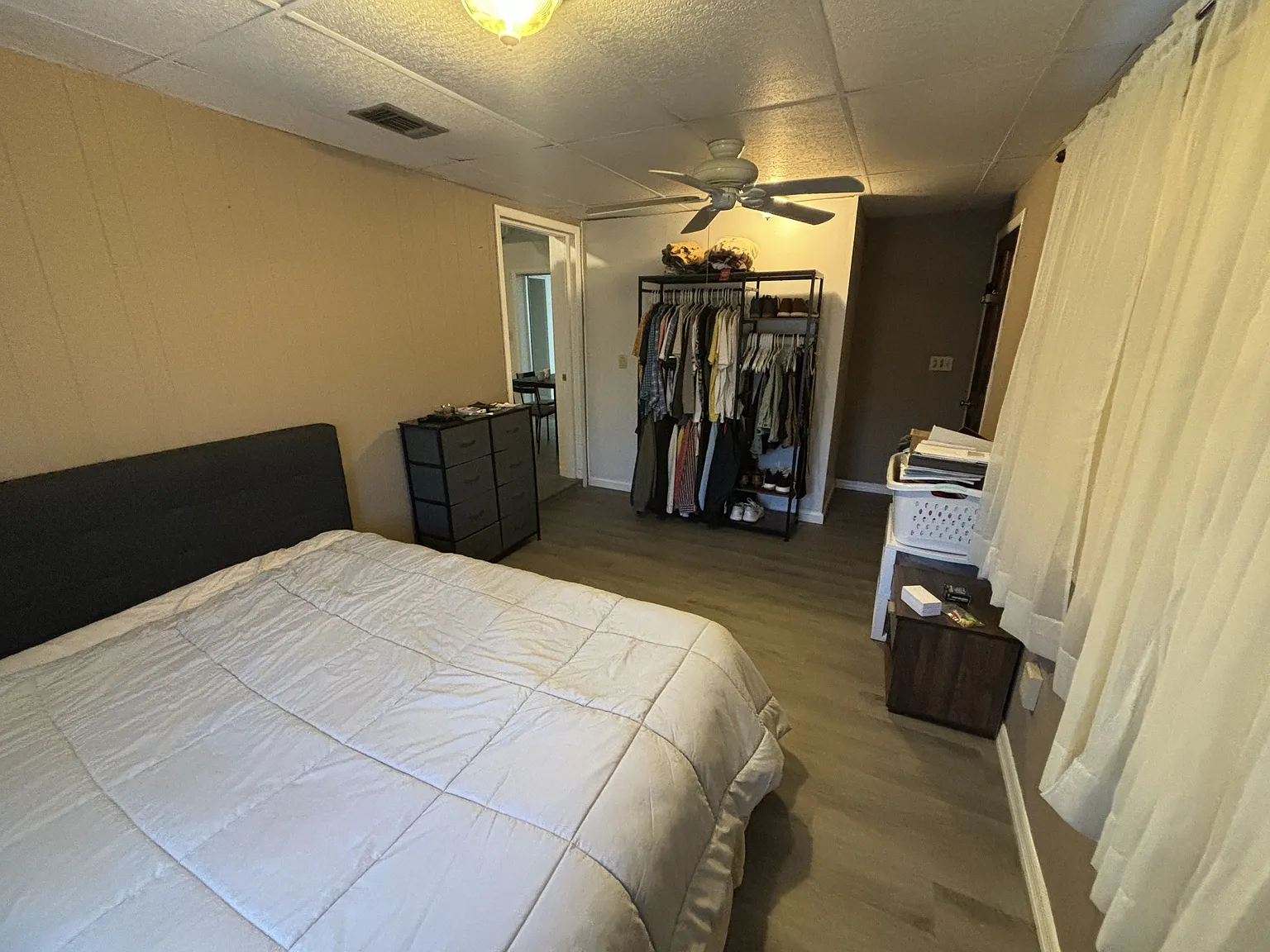 1 bed, 1.0 bath, 160 sqft, $899 — Photo 3