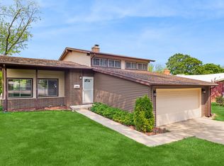 3408 Brookmeade Dr, Rolling Meadows, IL 60008