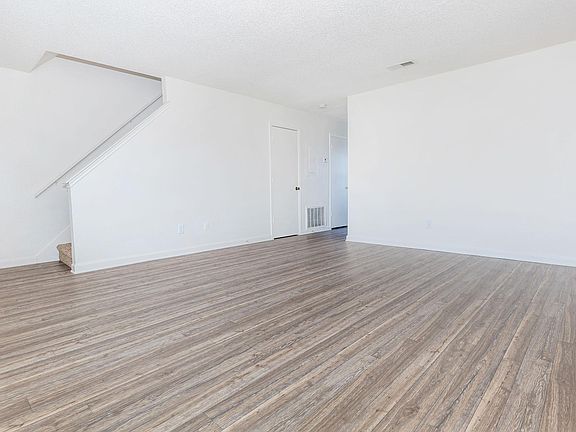 SPACIOUS LIVING ROOM IN GREENTREE POINTE APARTMENT