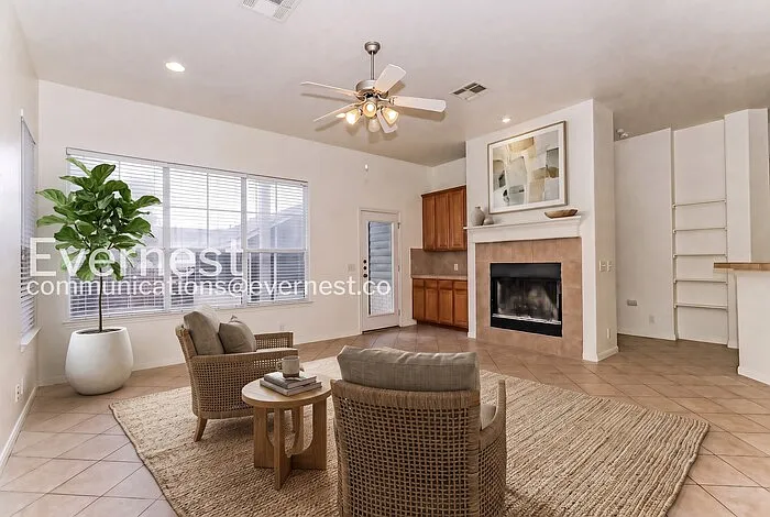 6 bed, 3.5 bath, 2851 sqft, $5,950 — Photo 4