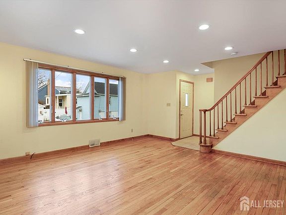 5th image of 1 Zoar St