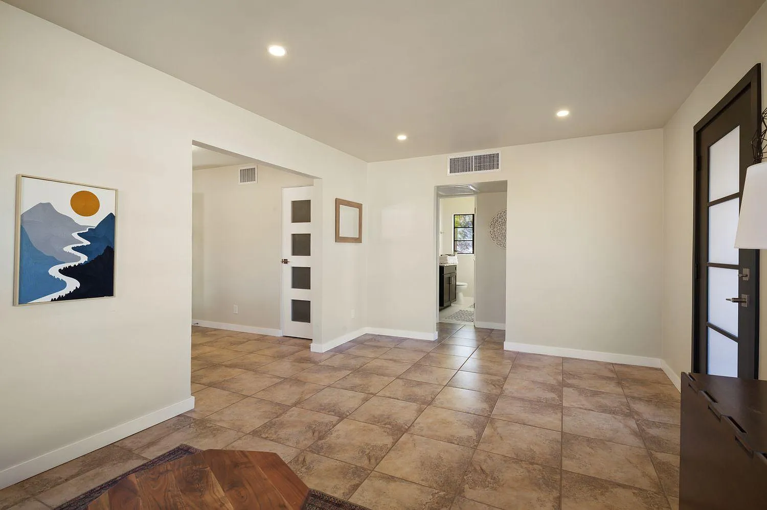 3 bed, 1171 sqft, $2,475 — Photo 2