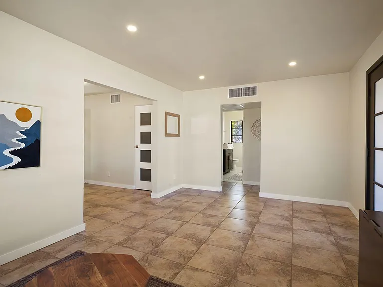 1322 E Miles St — Photo 2