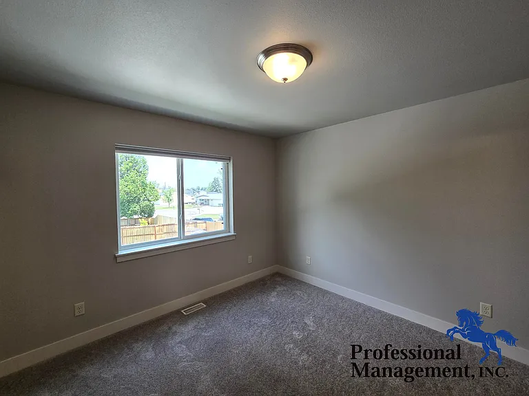 933 Kingston Ave — Photo 11