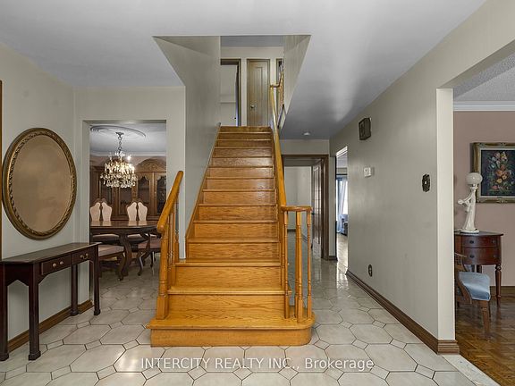 5th image of 72 Chiswick Ave
