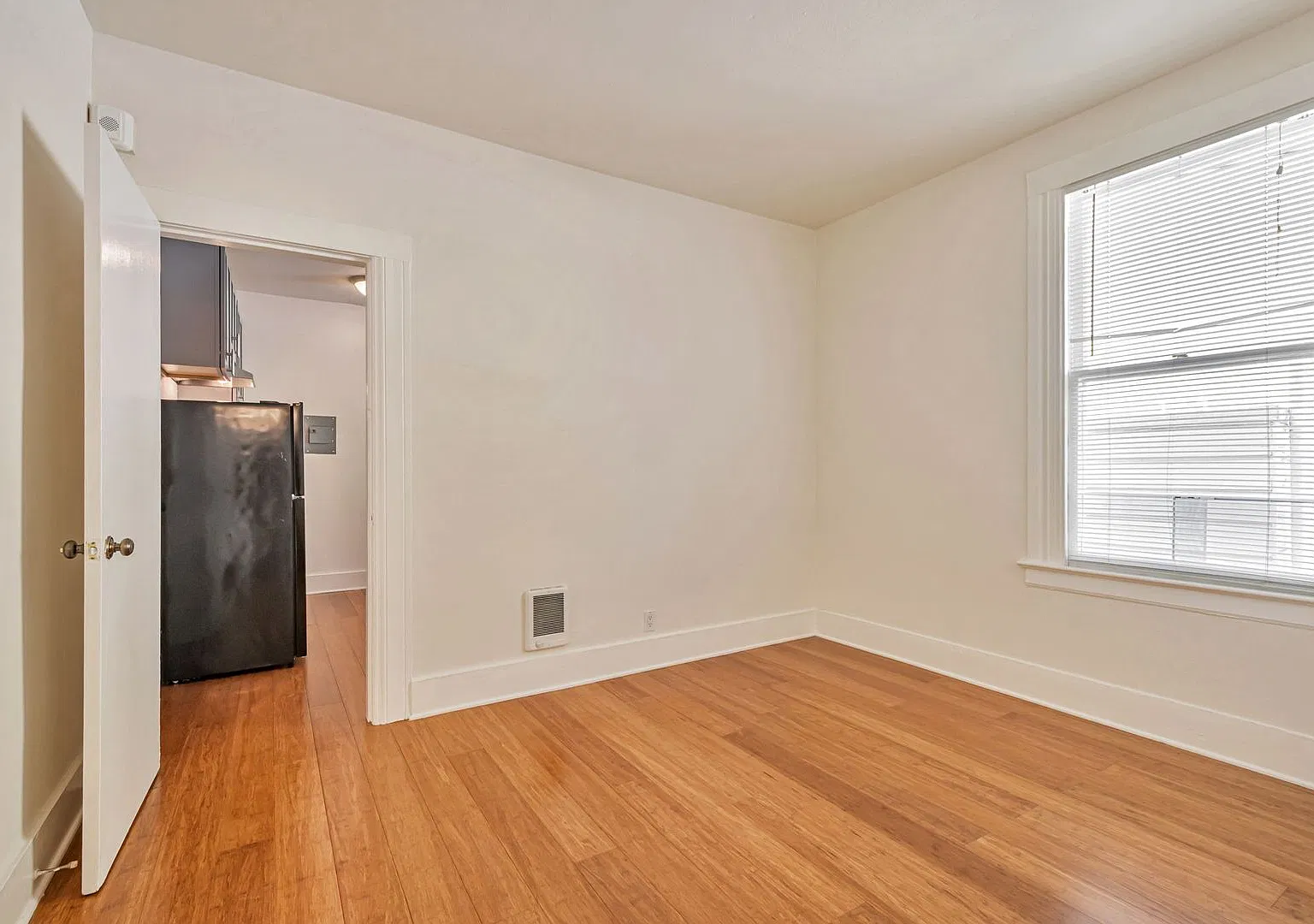 435 Hayes Apartments — Photo 4