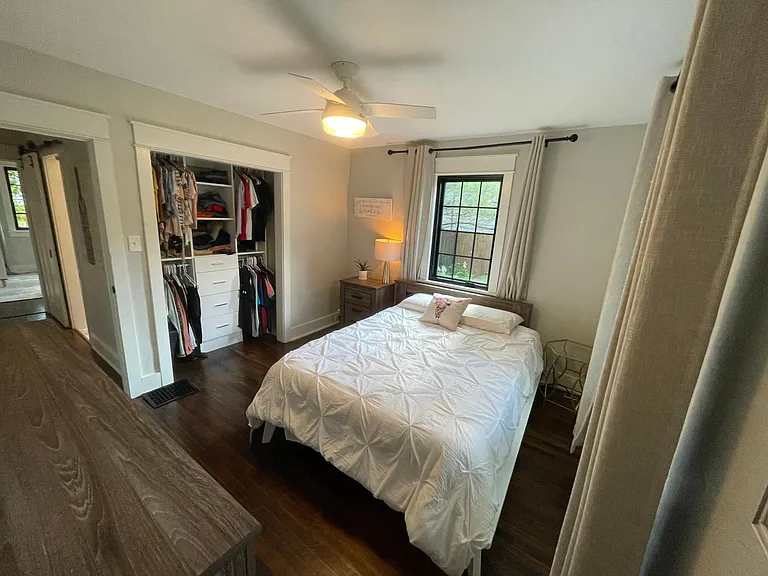 327 W Davis St — Photo 11