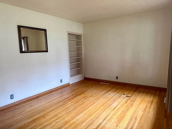 4th image of 1418 4th Ave E