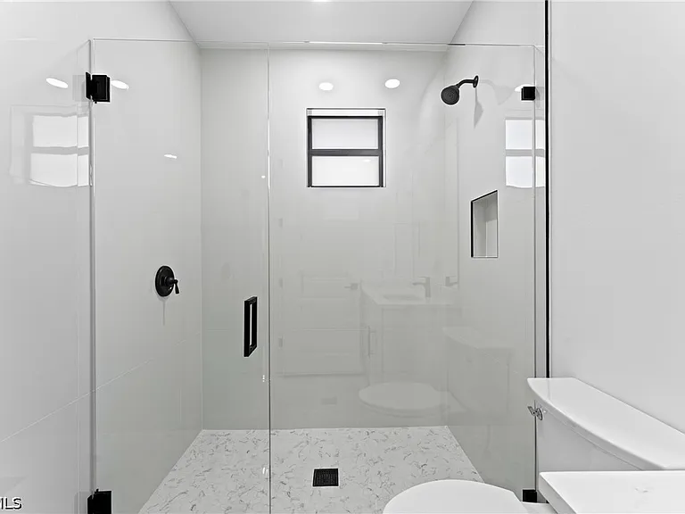 1024 Chauncey Ave — Photo 18