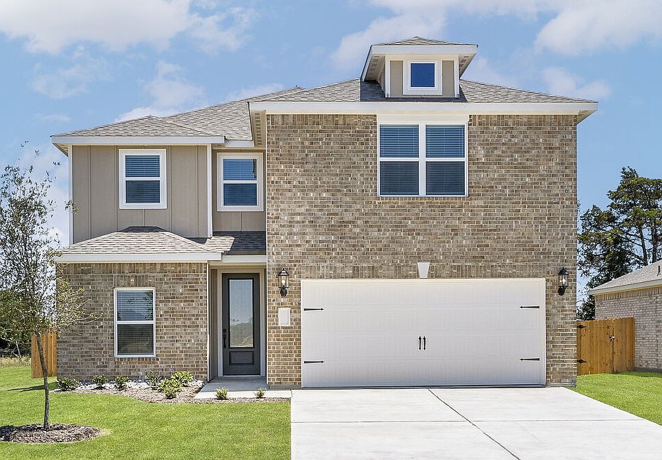 1st image of 304 Live Oak Ln