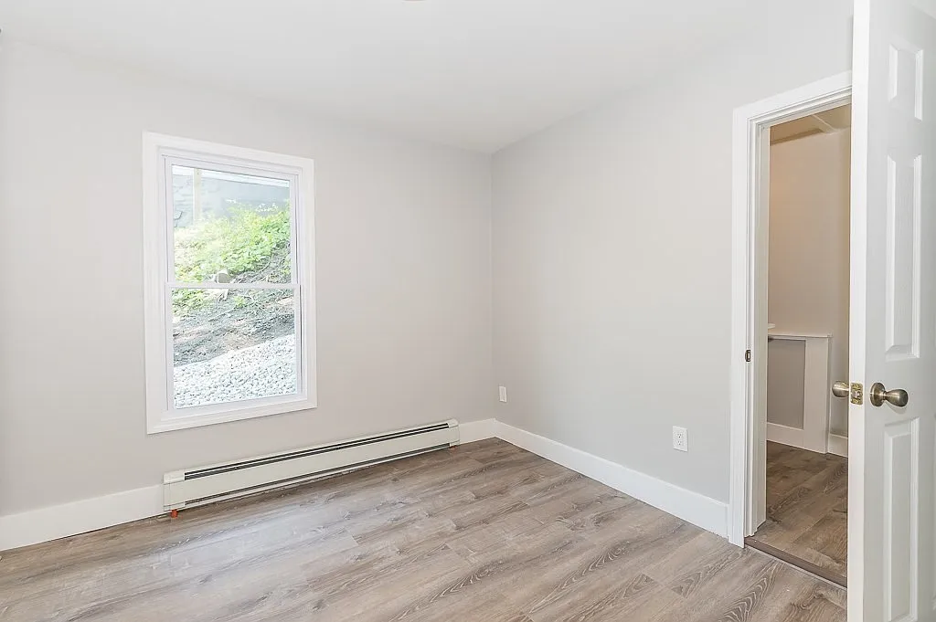 3 bed, 2500 sqft, $2,500 — Photo 2