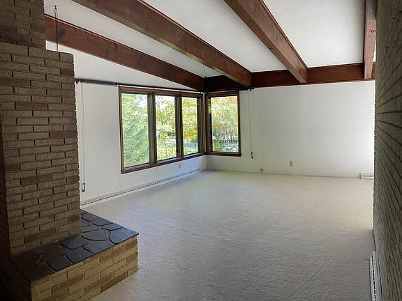 5th image of 4882 Woodridge Dr