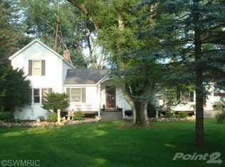50051 Magician Lake Rd, Dowagiac, MI 49047