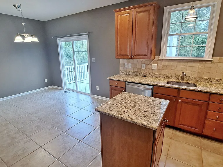 253 N Front St — Photo 17
