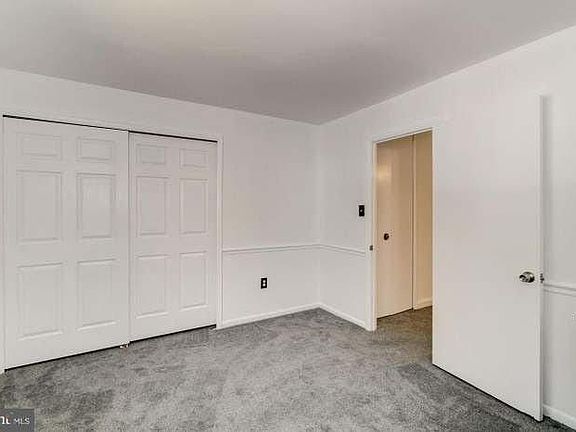 Second bedroom with LARGE closet!