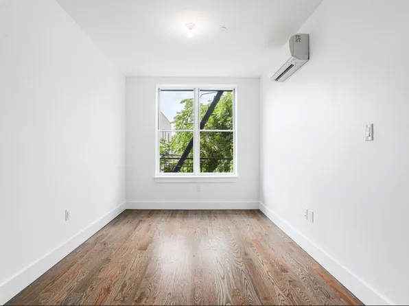 224 Hawthorne Street image 8 of 10