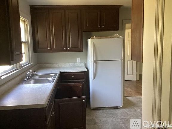 3rd image of 1420 Washington St