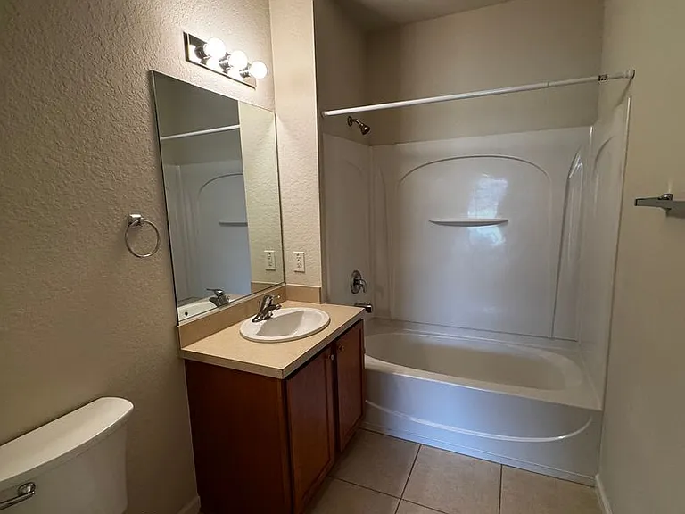 4401 SW 52nd Cir #101 — Photo 12