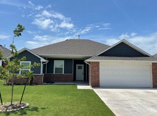 4512 Desert Spring Ct, Yukon, OK 73099