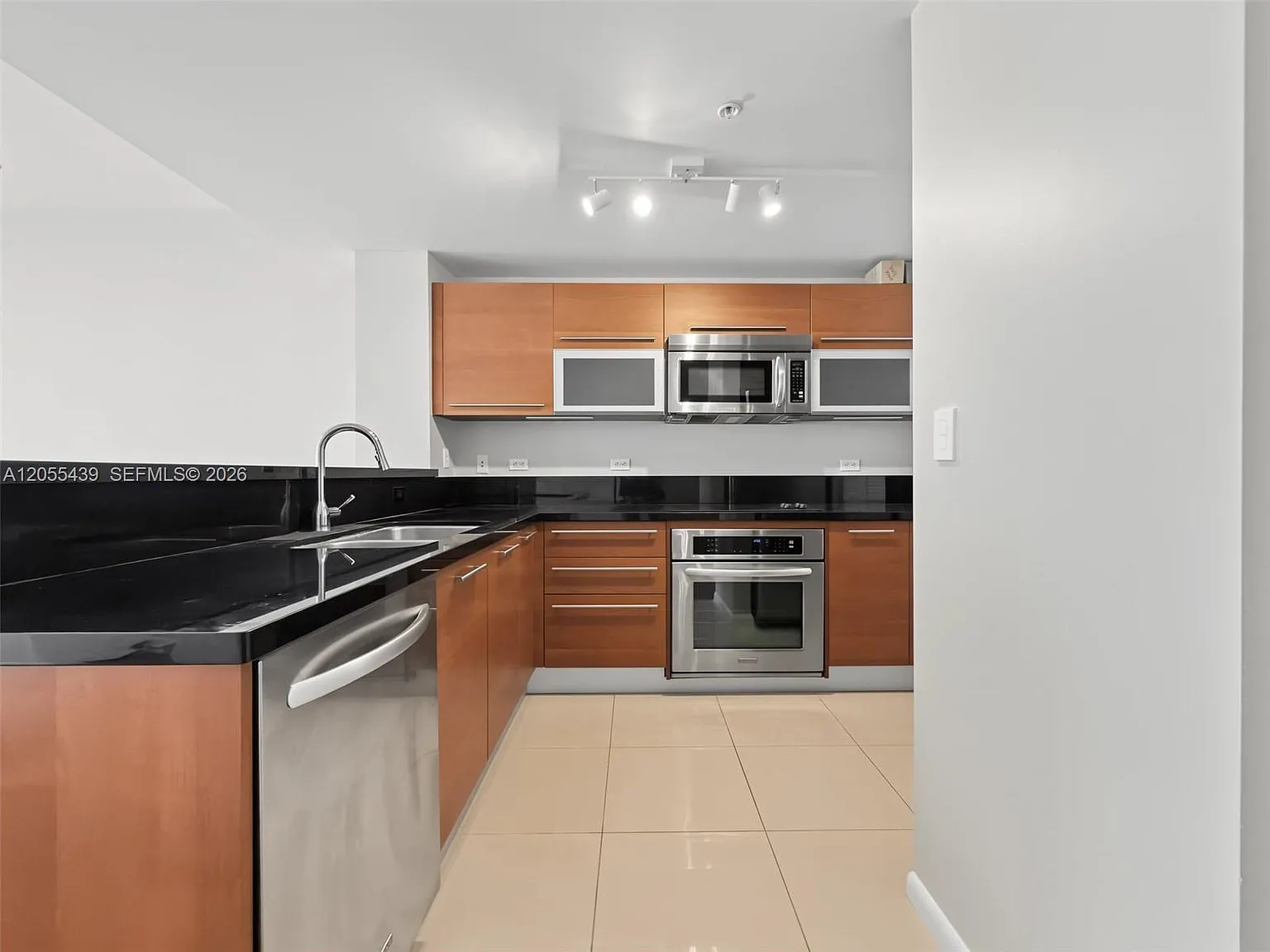 1 bed, 806 sqft, $2,750 — Photo 4