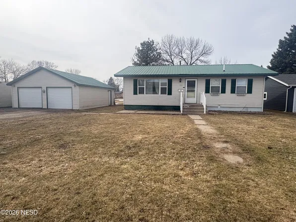 213 11th St NW, Watertown, SD 57201