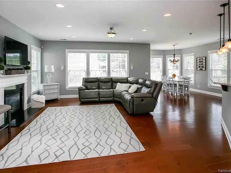 8606 Burnside Ln — Photo 16