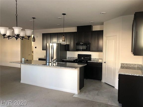 4th image of 910 Cherry Glen Pl