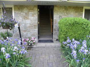 13 Russet Rd, Kendall Park, NJ 08824