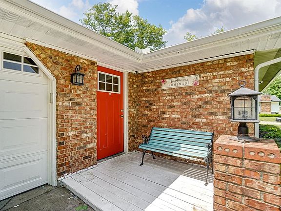 2nd image of 400 Teakwood Ln