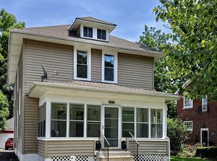 120-122 S Commonwealth Ave, Aurora, IL 60506