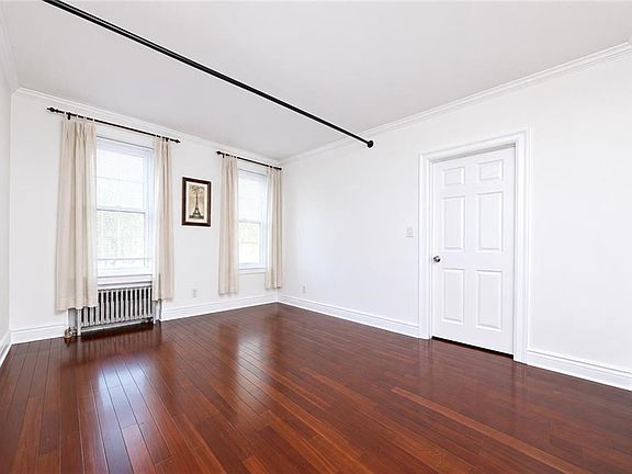 3rd image of 605 41st St APT C
