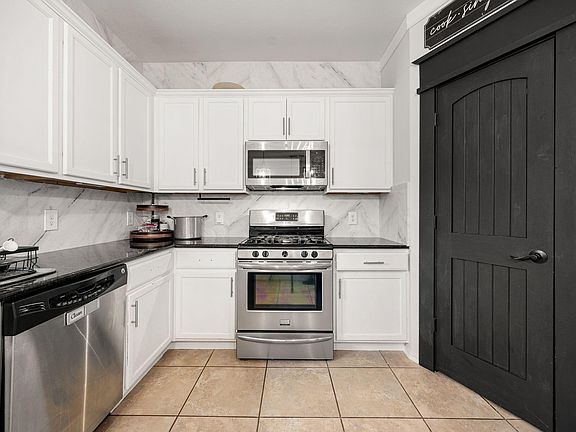 5th image of 6715 Strawberry Brook Ln