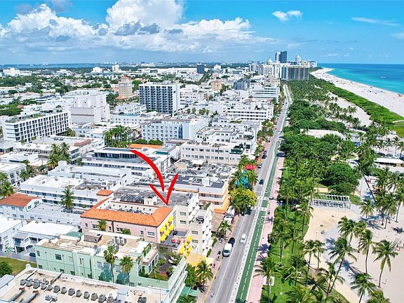 4th image of 834 Ocean Dr #212