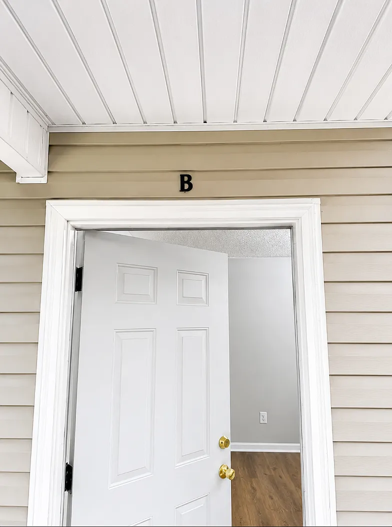 3 bed, $995 — Photo 1